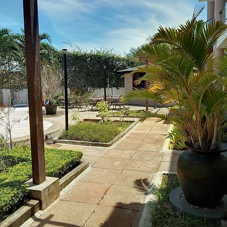 Isla Holiday Home อองซ์รอแยล ภายนอก รูปภาพ