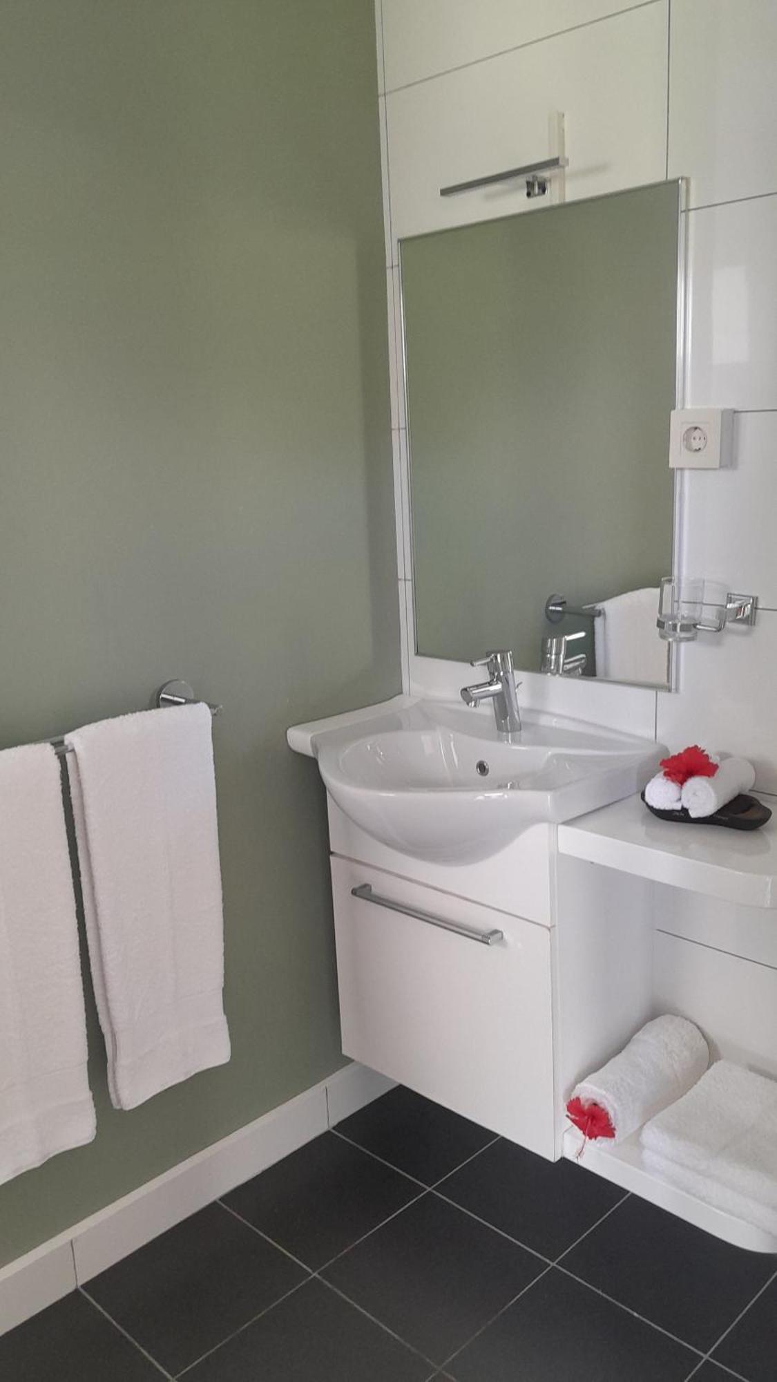 Isla Holiday Home อองซ์รอแยล ภายนอก รูปภาพ