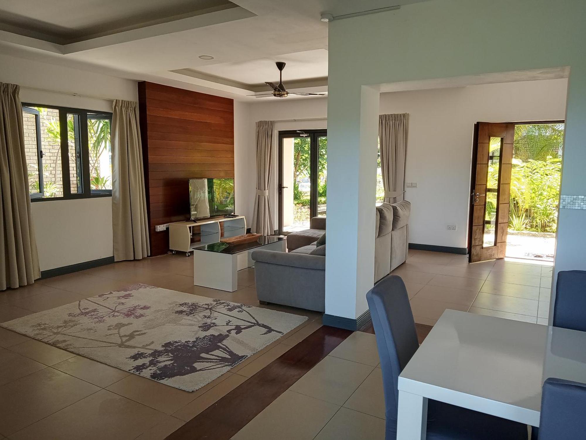 Isla Holiday Home อองซ์รอแยล ภายนอก รูปภาพ