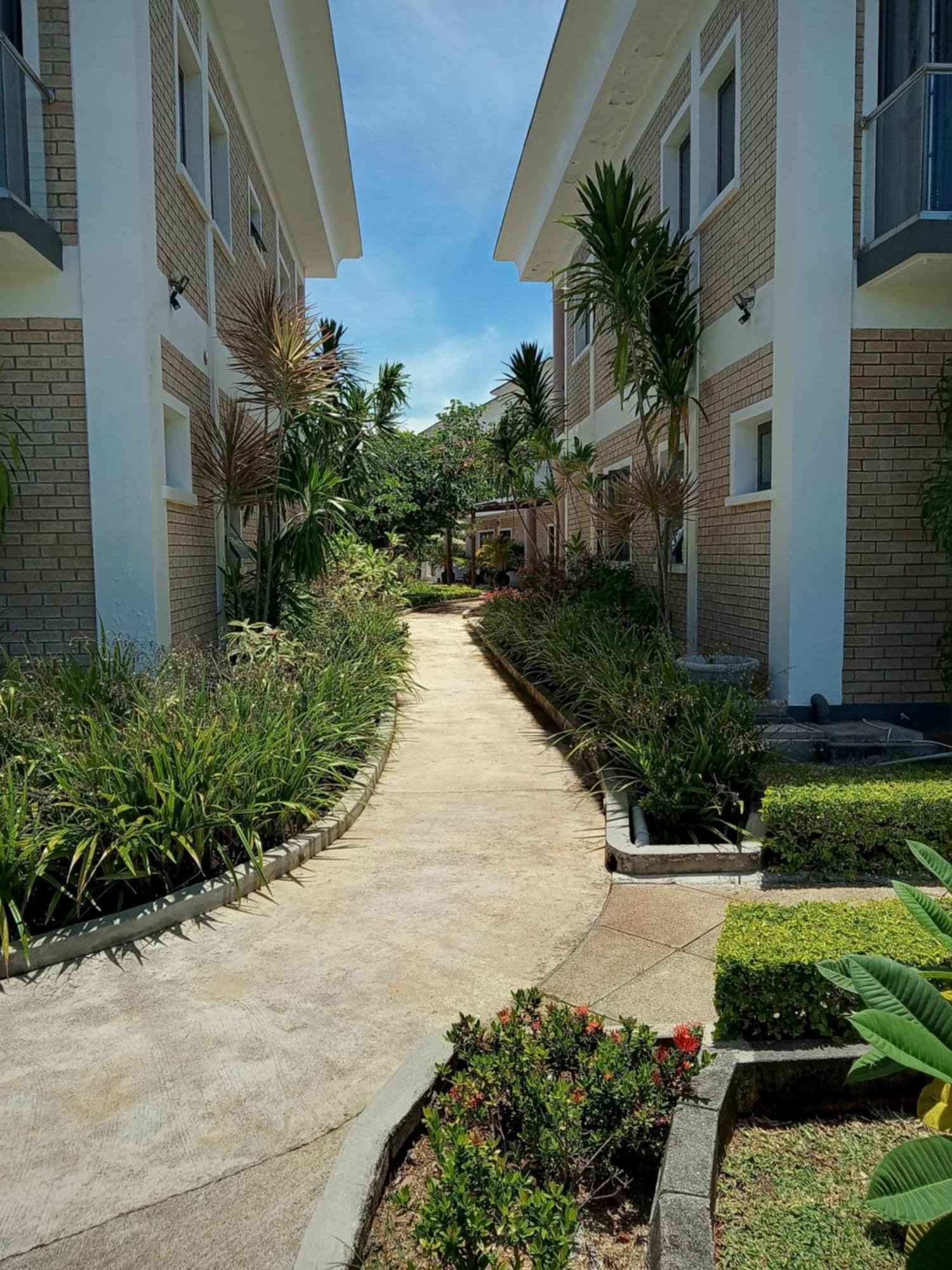 Isla Holiday Home อองซ์รอแยล ภายนอก รูปภาพ