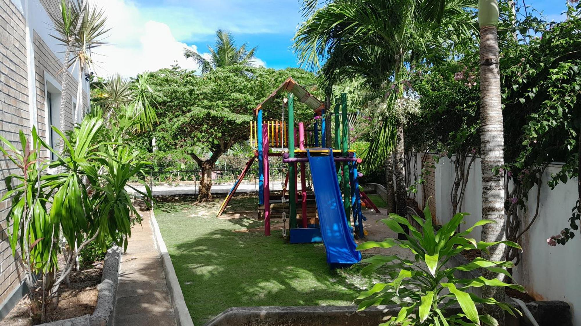 Isla Holiday Home อองซ์รอแยล ภายนอก รูปภาพ