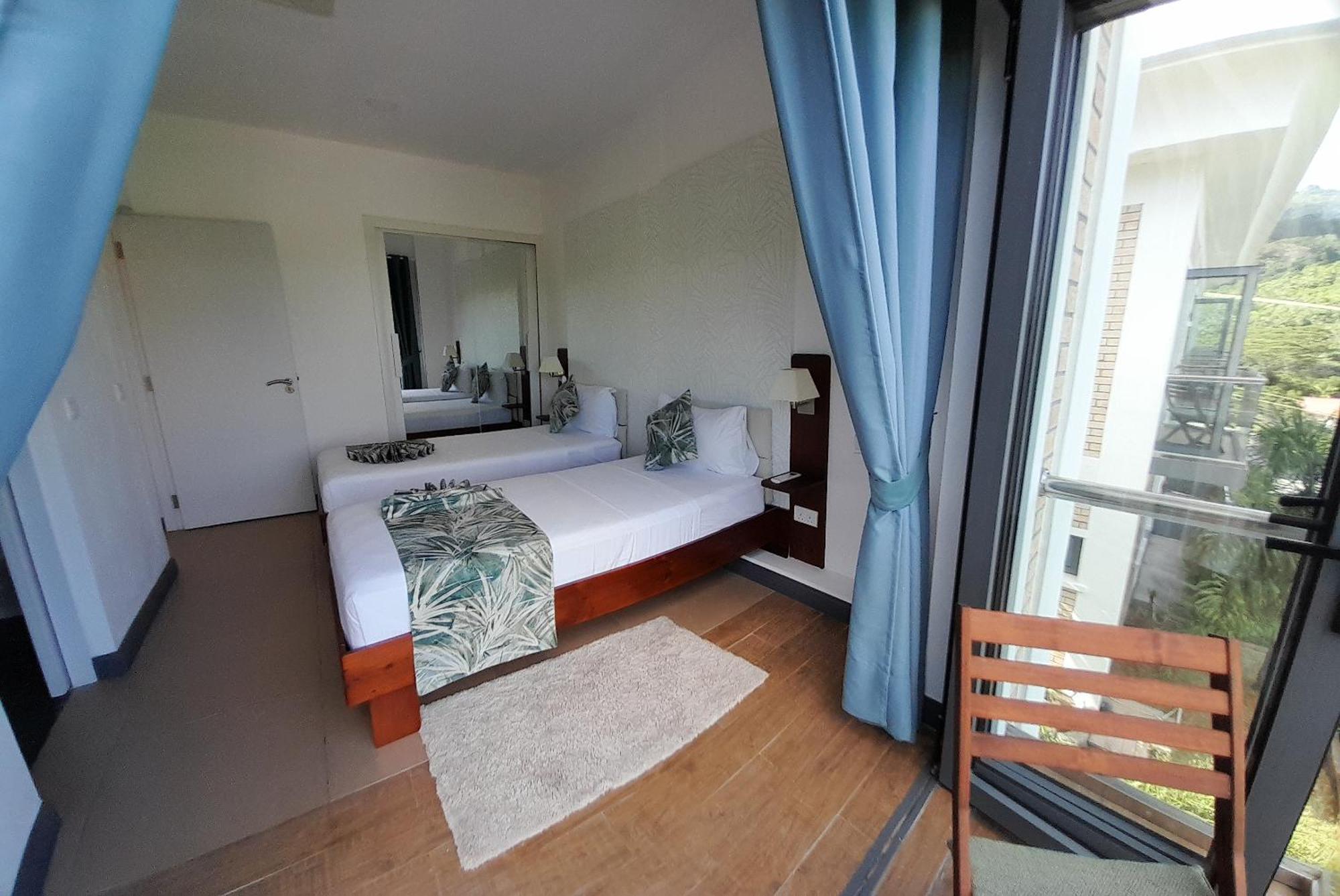 Isla Holiday Home อองซ์รอแยล ภายนอก รูปภาพ